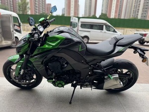 Kawasaki Z1000 d'occasion, <span class=keywords><strong>1000</strong></span> cm³, refroidissement liquide, quatre cylindres en ligne, <span class=keywords><strong>moto</strong></span> de route, vitesse >220 km/h, adaptée aux pilotes expérimentés - Product Image 4