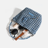 Nouveaux produits 2025 : Sac de plage de luxe pour l'été, sac à main de créateur avec fermeture ouverte et doublure en jean tissé pour filles