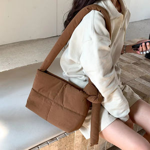 Sacs à bandoulière coréens en gros de l'usine, sacs à bandoulière en nylon tendance, boucle magnétique, couture en coton, sac bouffant pour femmes - Product Image 2