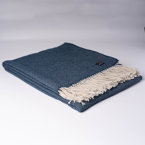Couverture de lit super douce et solide de style luxueux Couverture bleu marine à chevrons au prix le plus bas - Product Image 1