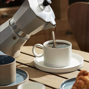 Vente en gros de tasses à café en céramique bleue au design unique et original avec soucoupe |   Mug en grès rustique avec anse en anneau pour achat en gros - Product Image 6