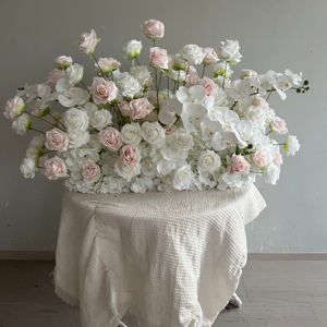D-FR169 Camino de mesa con rosas para boda, camino de mesa con flores rosas, camino de mesa hecho a mano con flores artificiales de seda para decoración. - Product Image 1