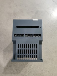 อินเวอร์เตอร์ปรับความถี่แบบดั้งเดิม 100% หรือ VFD สำหรับไฟสามเฟส 200W 380V ควบคุมด้วยระบบ V/F - Product Image 1