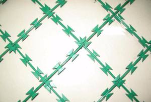 Okul Bölgesi Hırsızlık Önleyici ve Tırmanma Önleyici Korumalı Dikenli Tel Örgü Çit Paslanmaz Çelik Kıvrımlı Altıgen Delikli Rulo Kafes - Product Image 4