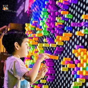 Gioco Educativo Interattivo Luminoso da Parete per Bambini con Barre Acriliche Arcobaleno e Pannello Attività - Product Image 4