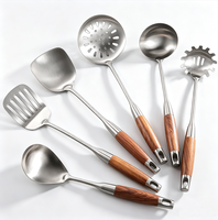 Ensemble de 6 ustensiles de cuisine en acier inoxydable 304 avec manche en bois de rose, finition satinée, spatule, louchette, écumoire, trou de suspension