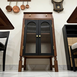 Credenza Nordica per Sala da Pranzo in Legno di Quercia Massiccio, Mobile Porta Vini con Ante in Vetro Scanalato Decorativo, Arredamento di Lusso - Product Image 6