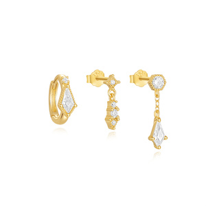 Pendientes de Aro con Estrella de Ocho Puntas, Geométricos, con Perlas y Circonitas, Chapados en Oro de 18k - Product Image 6