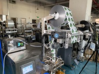 Machine d'emballage verticale automatique pour huile de cuisson liquide et huile de piment, équipement de scellage de sacs irréguliers, prix usine