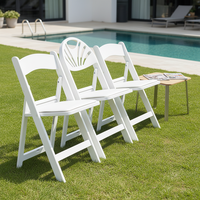 Chaise pliante Wimbledon en résine blanche rembourrée pour l'extérieur, idéale pour les mariages, les fêtes, les hôtels et la location événementielle