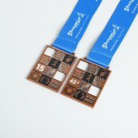 Médaille de course carrée en alliage de zinc avec finition bronze, récompense de marathon, rubans personnalisés imprimés par sublimation