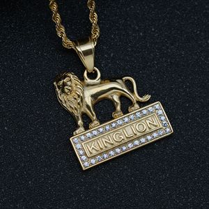 Collana con Placca Rettangolare con Scritta KINGLION e Leone Scolpito 3D Intricato e Mitico, con Zirconi Cubici - Product Image 4