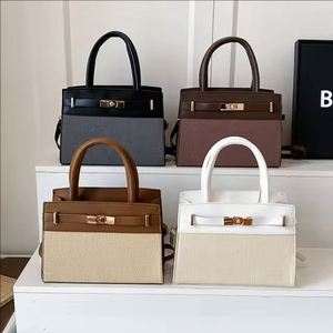 Sac fourre-tout en cuir PU souple avec rabat, poignée supérieure, sac à bandoulière chic et décontracté pour femmes, idéal pour les sorties - Product Image 1