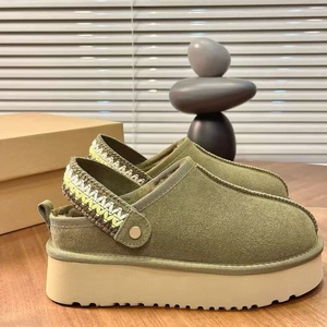 Botas de nieve UG hechas de tela tejida con propiedades antideslizantes y resistentes al agua, adecuadas tanto para uso en interiores como en exteriores. - Product Image 3