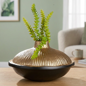 Jarrón de Mesa Contemporáneo Modern Muse de Bronce con Base Negra, Soporte Decorativo para Plantas Hecho a Mano - Product Image 5