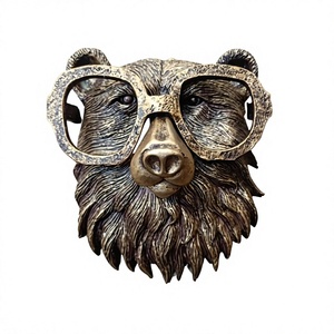 Escultura Decorativa de Pared de Oso de Bronce con Gafas de Sol para Decoración Navideña del Hogar, Estilo Vintage, Técnica de Fundición a Mano - Product Image 1