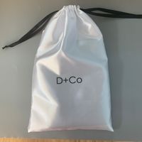 Sac d'emballage de luxe en satin pour perruque 40*30 cm avec logo personnalisé, cordon de serrage en soie biodégradable 10*4 pouces pour emballage cadeau