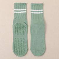 Chaussettes d'été rayées à double barre mi-mollet pour yoga et pilates, avec bordures côtelées très élastiques, semelles antidérapantes en silicone tricotées, idéales pour la danse