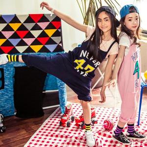 Conjunto de Ropa Familiar Navideña de Alta Calidad con Estampado de Chica India Atractiva - Product Image 5