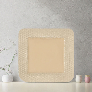 แผ่นปิดแผลกันน้ำชนิดซิลิโคนโฟม ซึมซับดีเยี่ยม ขอบนุ่มพิเศษ ได้รับการรับรองมาตรฐาน CE ขนาด 10x10 ซม. L&S CARE - Product Image 3