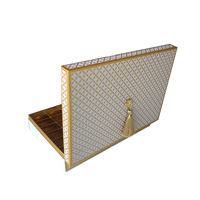 Boîte cadeau rigide à charnière en papier pour dattes, chocolats et noix, avec pompon doré, personnalisée pour le Ramadan