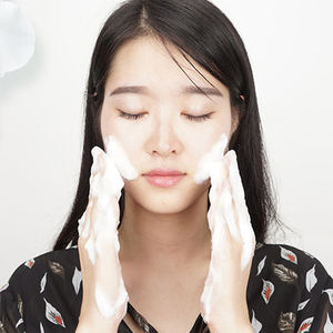 Démaquillant nettoyant Facial quotidien avec 100% d'extrait de fruits et de plantes pour un teint sain - Product Image 3