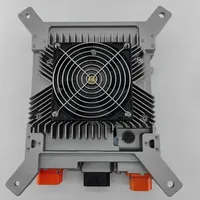 Chargeur embarqué 6,6 kW avec supports de montage, refroidissement par air/liquide, contrôle CAN Bus, efficacité de 94 % pour les machines d'ingénierie