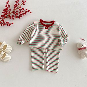 Vente en gros de pyjamas à manches longues pour enfants Offre Spéciale boutique, pyjamas de Noël pour enfants à rayures rouges et vertes pour garçons et filles - Product Image 2