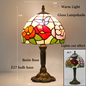 مصباح طاولة زخرفي بسيط على طراز تيفاني من الزجاج الملون، مصنوع يدويًا بأسلوب فني عتيق، إضاءة جانبية للسرير بقاعدة برونزية، ضوء دافئ 3500 كلفن - Product Image 3