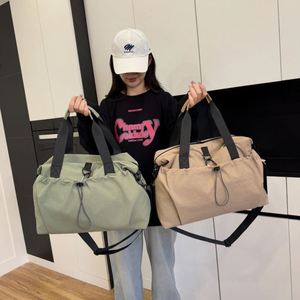 Sac de sport et de voyage unisexe personnalisable avec logo, imperméable en tissu Oxford, pour yoga, gym, et sac de voyage bandoulière - Product Image 2