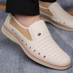 รองเท้าหนังผู้ชายแบบสวม สีขาว ระบายอากาศได้ดี พื้นยาง รองเท้าลำลอง ส้นเตี้ย - Product Image 3