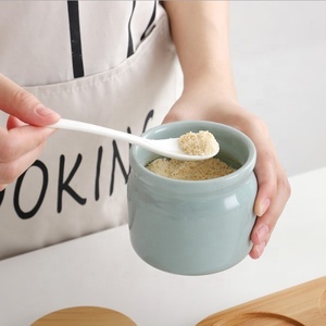 Barattolo di archiviazione con coperchio di bambù per il tubo a forma di barattolo di archiviazione di <span class=keywords><strong>ceramica</strong></span> per barattolo di <span class=keywords><strong>spezie</strong></span> con cremagliera in legno - Product Image 4