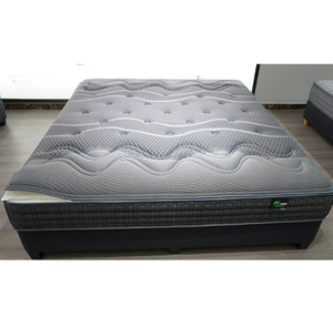 Cubiertas de cama acolchadas de 350gsm con cremallera, revestimiento de colchón con antichinches - Product Image 1