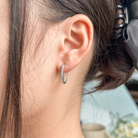 Boucles d'oreilles créoles Starsgem de luxe unisexe en or 18 carats avec diamants de laboratoire ronds brillants de 0,5 à 0,8 ct, couleur D