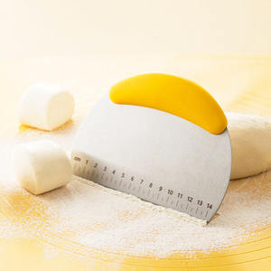 Vendita calda taglierina per pasta in acciaio inossidabile coltello per pasta da forno raschietto utensile da taglio per pasta da cucina coltello per <span class=keywords><strong>farina</strong></span> semicircolare - Product Image 6