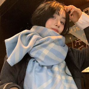 Écharpe tricotée double face à carreaux noirs et blancs – Châle épais et chaud effet cachemire, cache-cou d'hiver pour femme - Product Image 1