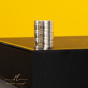 กาวต่อขนตา Pinky leem ยี่ห้อส่วนตัว ขายดีที่สุด กาวต่อขนตาที่แข็งแรงที่สุด 5 มล. กาวติดขนตาแท้ อุปกรณ์ต่อขนตา - Product Image 5