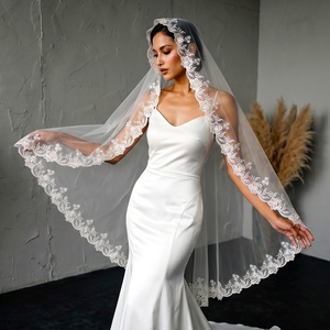 YouLaPan M50 Yumuşak Romantik El İşlemeli Dantel Mantilla Peçe Çiçekli Kenar Tül Peçe Kolay Eşleşen Sade Saten Gelinlik - Product Image 1