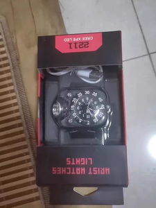 3 in 1 torcia per orologio a LED Super luminosa torcia impermeabile con bussola torcia per orologio da polso ricaricabile per sport all'aria aperta - Product Image 4