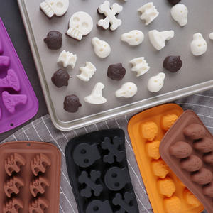 Kit de moules en silicone sur le thème de l'Halloween Early Riser pour la cuisson, la fabrication de bonbons et de glaçons-Motifs de sorcière, de crâne et de citrouille - Product Image 3