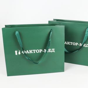 ถุงกระดาษเคลือบหรูหรา ทนทาน เป็นมิตรกับสิ่งแวดล้อม ใช้ซ้ำได้ พร้อมหูหิ้วริบบิ้นพิมพ์โลโก้ตามสั่ง สำหรับบรรจุภัณฑ์เทียน - Product Image 3