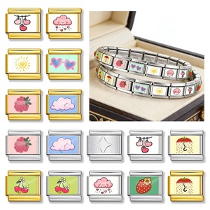 Vente en gros de breloques italiennes originales en forme de fraise, cerise, nuage et cœur, compatibles avec les bracelets en acier inoxydable de 9 mm, pour la création de bijoux DIY - Product Image 1