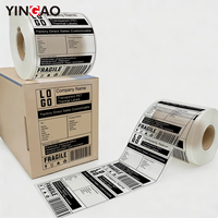 Rouleau de papier thermique PET transparent personnalisé, papier thermique auto-adhésif durable pour les étiquettes de point de vente, les étiquettes de distributeur automatique, les étiquettes de rayonnage et les codes-barres logistiques