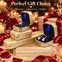 Boîte d'emballage cadeau de luxe JMjermyn en gros pour bijoux, avec lumière LED, taille personnalisable, logo, finition plastique et caoutchouc, fermeture à couvercle