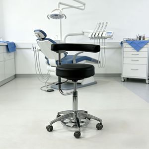 Fauteuil dentaire KM-CZY035 réglable et pivotant avec roulettes, usage professionnel, simili cuir noir - Product Image 3