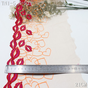 Tessuto in <span class=keywords><strong>Tulle</strong></span> Ricamato 21cm con Motivi di Labbra Rosse e Cuori per Lingerie Romantica - Product Image 2