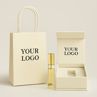 Ensemble de sacs et de boîtes d'emballage de parfum imprimés sur mesure pour des contenants d'échantillons de parfum de 2 ml