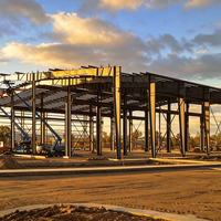 Entrepôt en structure métallique certifié CE EN 1090, design moderne, grande portée, solutions personnalisables pour l'atelier industriel et le stockage