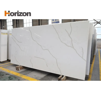 Matériaux de décoration Surface en pierre de quartz Feuille de quartz calacatta blanc artificiel poli pour projet de construction