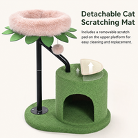 Arbre d'activités pour chat de petite taille avec base verte, perchoir rose, colonnes métalliques robustes et jouet en sisal